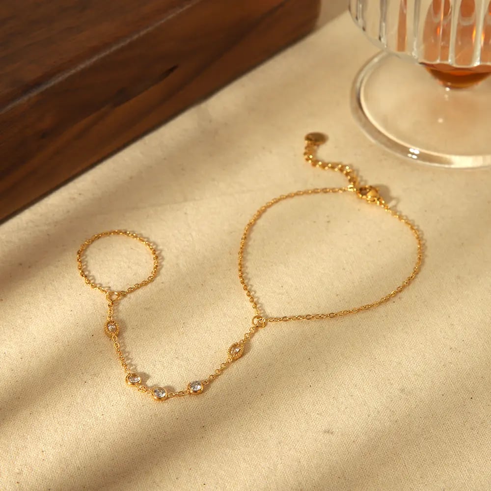 1 piece of simple and fashionable  gold-plated stainless steel zircon finger bracelet for women for daily wear 